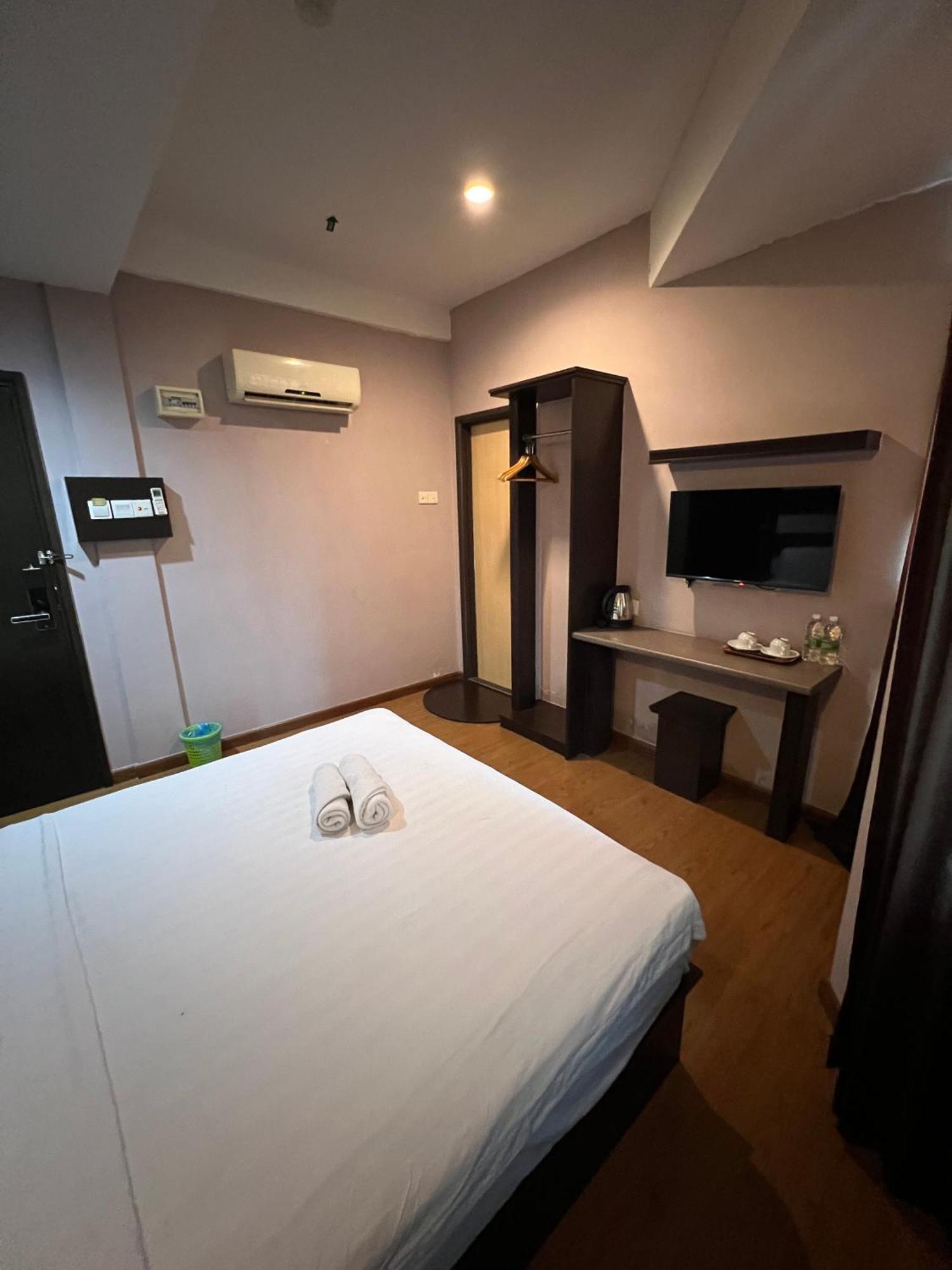 Hotel Economy Kapar Екстериор снимка