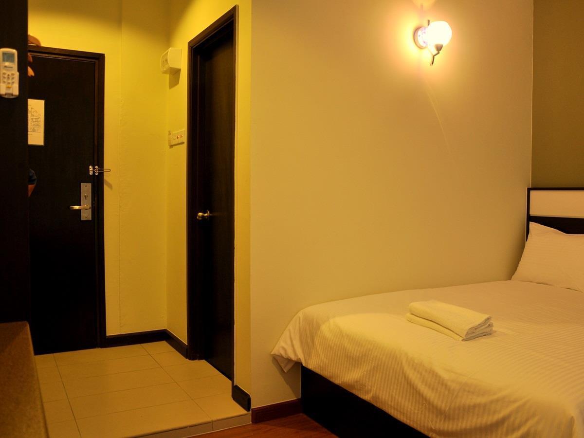 Hotel Economy Kapar Екстериор снимка